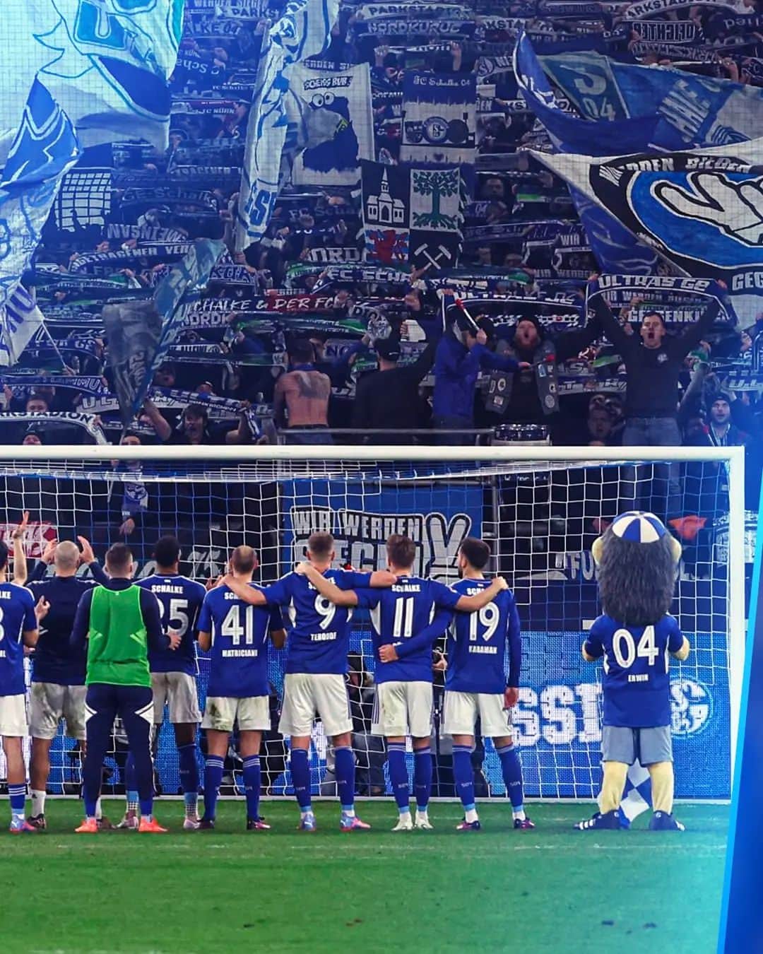 ケナン・カラマンのインスタグラム：「Bu galibiyet her zaman yanımızda olan taraftarımıza armağan olsun 🔵⚪️  Der Sieg geht an die Fans, die immer an unserer Seite stehen! 🔵⚪  This win is for our fans, who never stop supporting us 🔵⚪️」