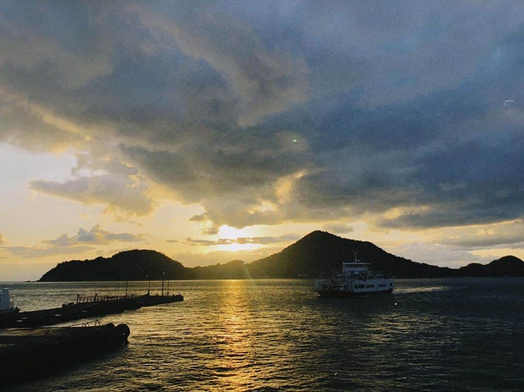 菊池亜希子さんのインスタグラム写真 - (菊池亜希子Instagram)「今夜21時、Get Ready! 8話 出演しています。  写真はまったく関係ありませんが、先日行った松山の港です。 夕陽が、綺麗だったなぁ…  是非、ご覧ください📺」2月26日 7時44分 - kikuchiakiko_official