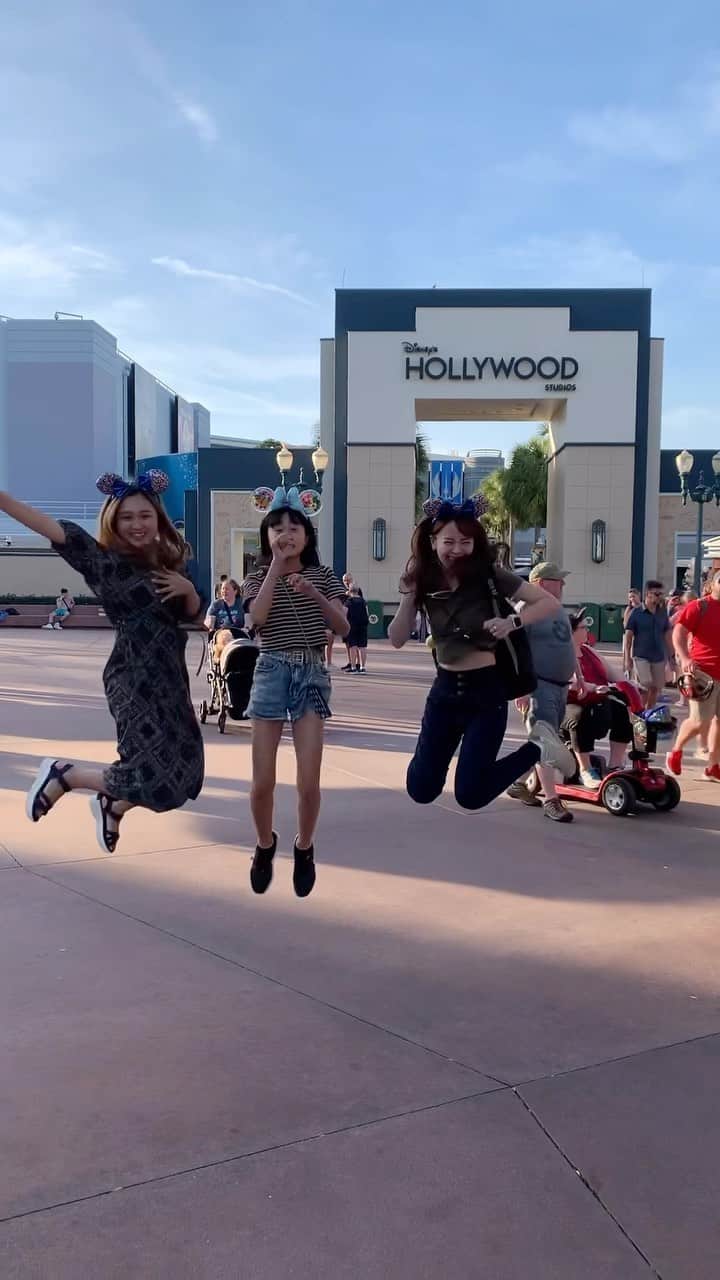 佐藤彩香のインスタグラム：「・ ・ ・  フロリダ旅🐭🧚💙💕 撮り忘れ多くて行ったところ全部はないけどいい記念✨✨笑  Special thanks @ha_na_8_maeno   #florida #orlando #disneyworld #hollywoodstudios  #disneysprings #cilquedusoleil #floridadisney  #epcot」