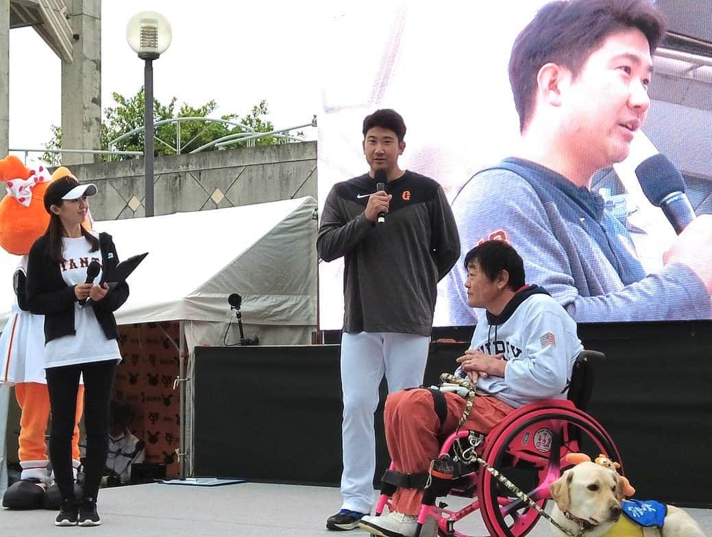 阿部智帆のインスタグラム：「🧡🧡 きのうは 日本介助犬協会　サポート大使を務める菅野投手がご登壇✨ 登板後、お疲れの中駆けつけてくださいました🥹  そしてTwitter Liveは海外スカウト担当のデニー友利さん☺️ ウォーカー選手スカウトまでの道のりを伺いました✨  さて、第6クール2日目‼︎ 今日の目標は VENUSとオフショットを撮ること😎💓  #giants #那覇キャンプ」