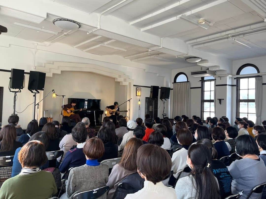 三浦拓也さんのインスタグラム写真 - (三浦拓也Instagram)「2023.02.25 京都 紫明会館 Acoustic Friends Valentine Live in Kyoto  FCライブ京都公演、今回も一期一会の素敵な瞬間がたくさん。 幸せな時間でした。 懐かしい曲多めのセットリストはいかがでしたか？ 例のボイスパーカッションは精進しておきますね。」2月26日 8時43分 - depapepe_miura