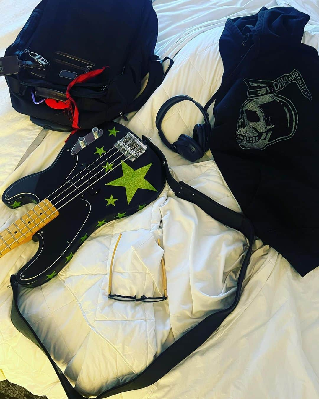 マイク・ダーントさんのインスタグラム写真 - (マイク・ダーントInstagram)「Game Day… Don’t know baseball, but I can play a bat and know how to steal a bass!!!   #inningsfest  @richterstraps Playball! 🤘🔥🎶」2月26日 8時52分 - mikedirnt