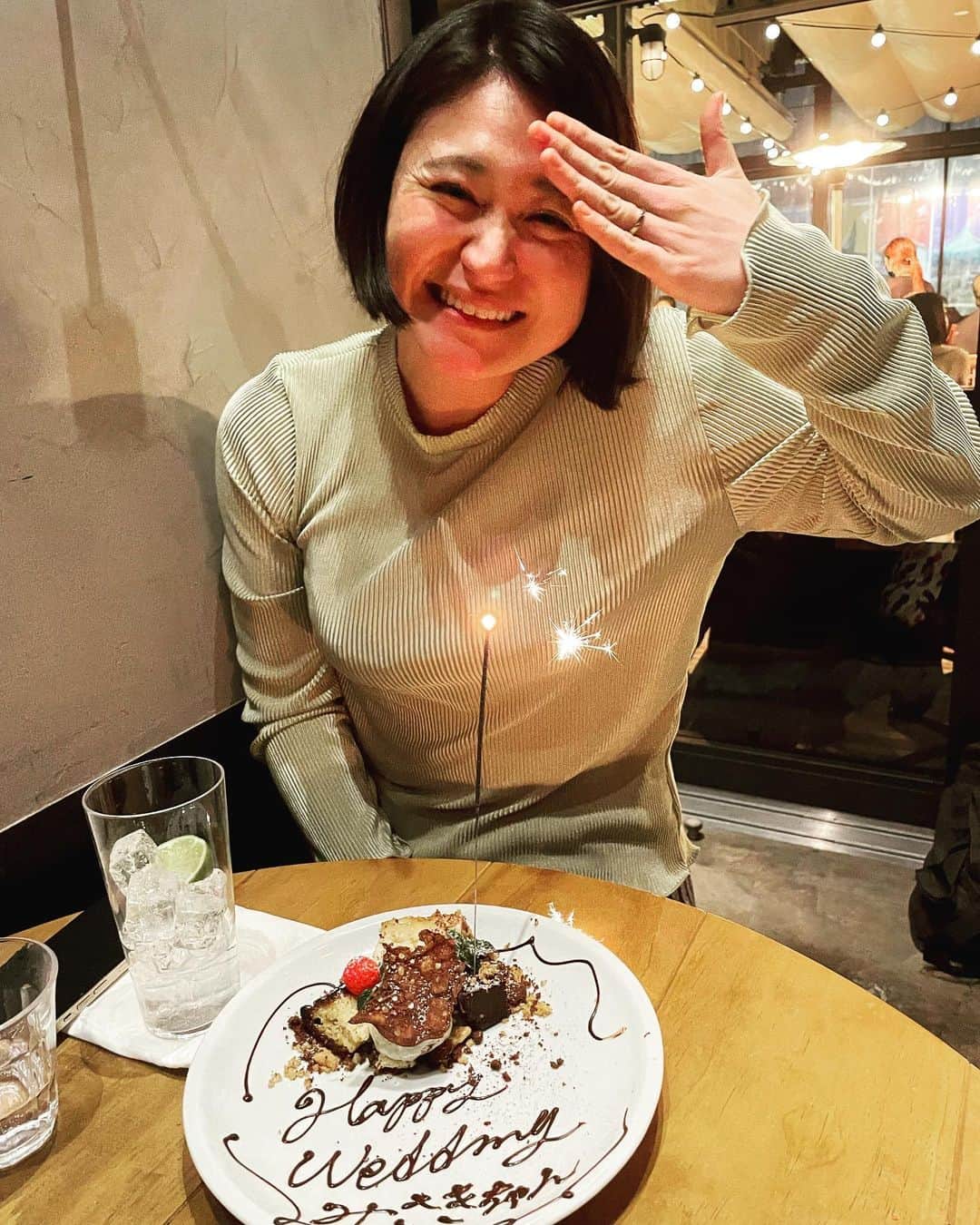 栗原文音さんのインスタグラム写真 - (栗原文音Instagram)「. happy wedding👰‍♀️♡🤵‍♂️  だーいすきな美咲ちゃん！ 幸せオーラい〜ぱい😍  ほんとにほんとに！ おめでとーっ💓💓 たっくさん幸せにしてもらってね💓  #美咲ちゃん #happywedding #結婚おめでとう #お祝い」2月26日 9時24分 - ayane0927