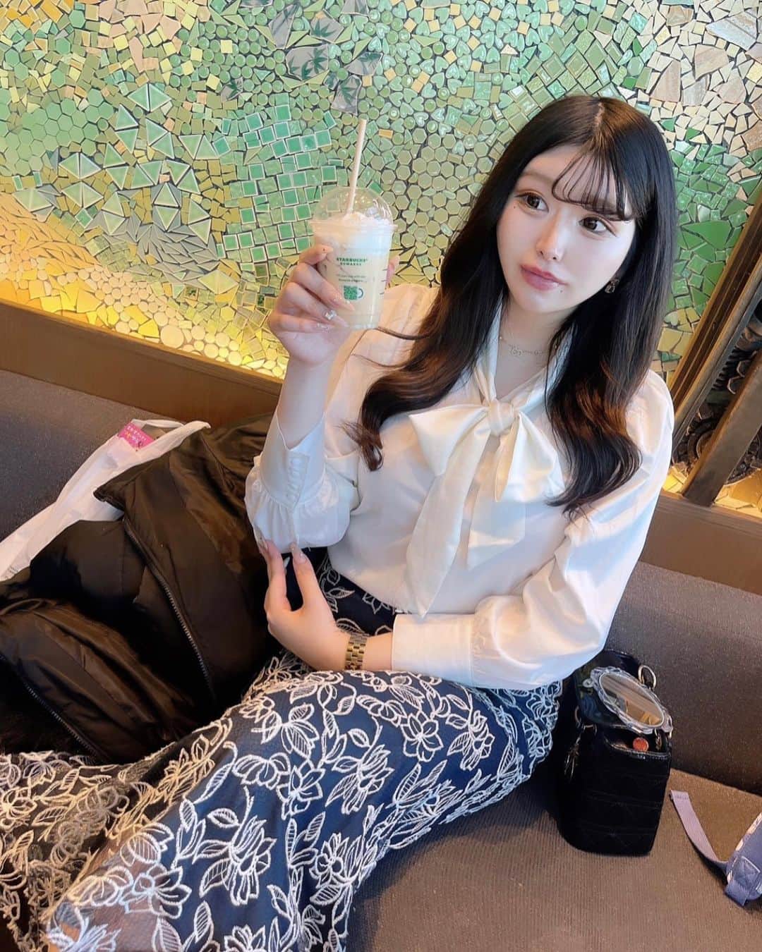 一条ラムのインスタグラム：「. . スタバでは、ホワモパか限定派デス🐶♥️ . #名古屋カフェ #名古屋スタバ #おしゃれさんと繋がりたい #韓国ファッション #スタバ #follow #followforfollowback」