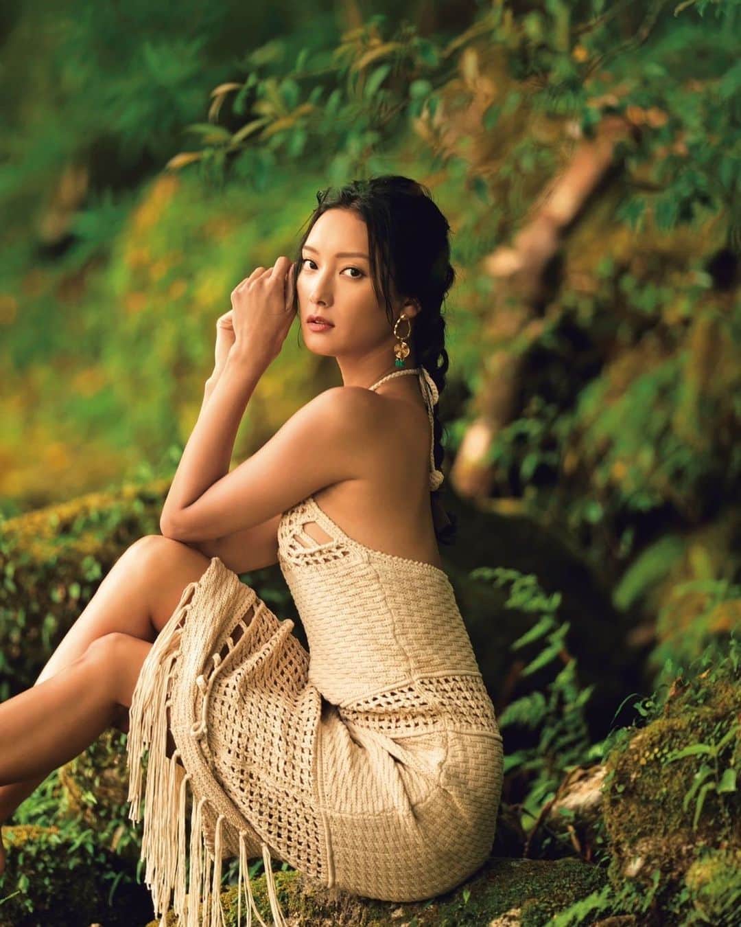 菜々緒のインスタグラム：「10年ぶりの写真集  『DIVINE』3月21日発売  楽天ブックス⬇️ a.r10.to/hNjybe  Amazon⬇️ amzn.to/3YGIYZY  予約受付中🤍」