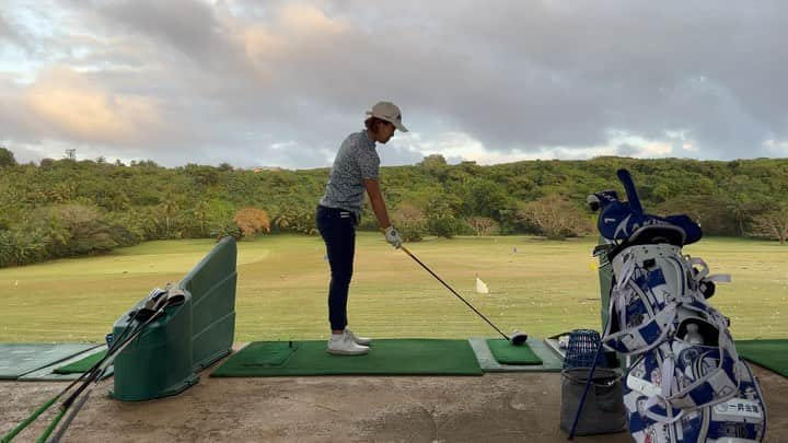 小滝水音のインスタグラム：「17日間のサイパン自主合宿に行ってきました！⛳️ 毎日トレーニングやゴルフ場で練習ができて充実した時間を過ごせました。 朝から強い風が吹くので良い練習になります👍 ガラパンから車で20分圏内の所にゴルフ場、ジム、ビーチ、レストラン、スーパーなどあってとても滞在しやすかったです🤗 日本食レストランやお弁当が充実してて(しかも安くて美味しい)最高でした😋 滞在中は外川さん、児島先生はじめたくさんの日本人の皆さんに助けていただきました。初めてサイパンに行ったにも関わらず皆さん温かく迎えてくださり感謝しています🙇‍♀️🥰 ステップの開幕戦まであと2週間ちょっと。しっかり調整して頑張っていきたいと思います👍  #akiraproducts @akira_products  #一昇金属 #vfr #国産ドローン　@vfr.official  #静ヒルズカントリークラブ @shizu_hills_country_club  #marieclairegolf @ocean__web @marieclaire_golf  #footjoy @footjoy  #saipan #saipanisland」