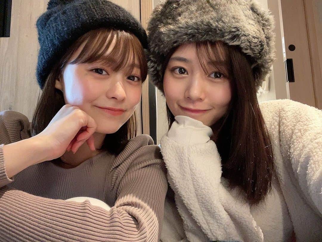 杉浦みずきのインスタグラム：「. ホテルから全然出られない2人 博多まで行って一旦寝る？てなる2人 よりによって大寒波の日を引き当ててしまう2人 お酒弱いくせにはしご酒しよって言って結局2杯で終わる2人  博多Vlog頑張って編集したから見てね〜⛄️  普段から色んなところ一緒に行ってますが いつもやっぱいいや〜って途中でVlog諦めちゃう笑 今回こそはと撮りました！！！」