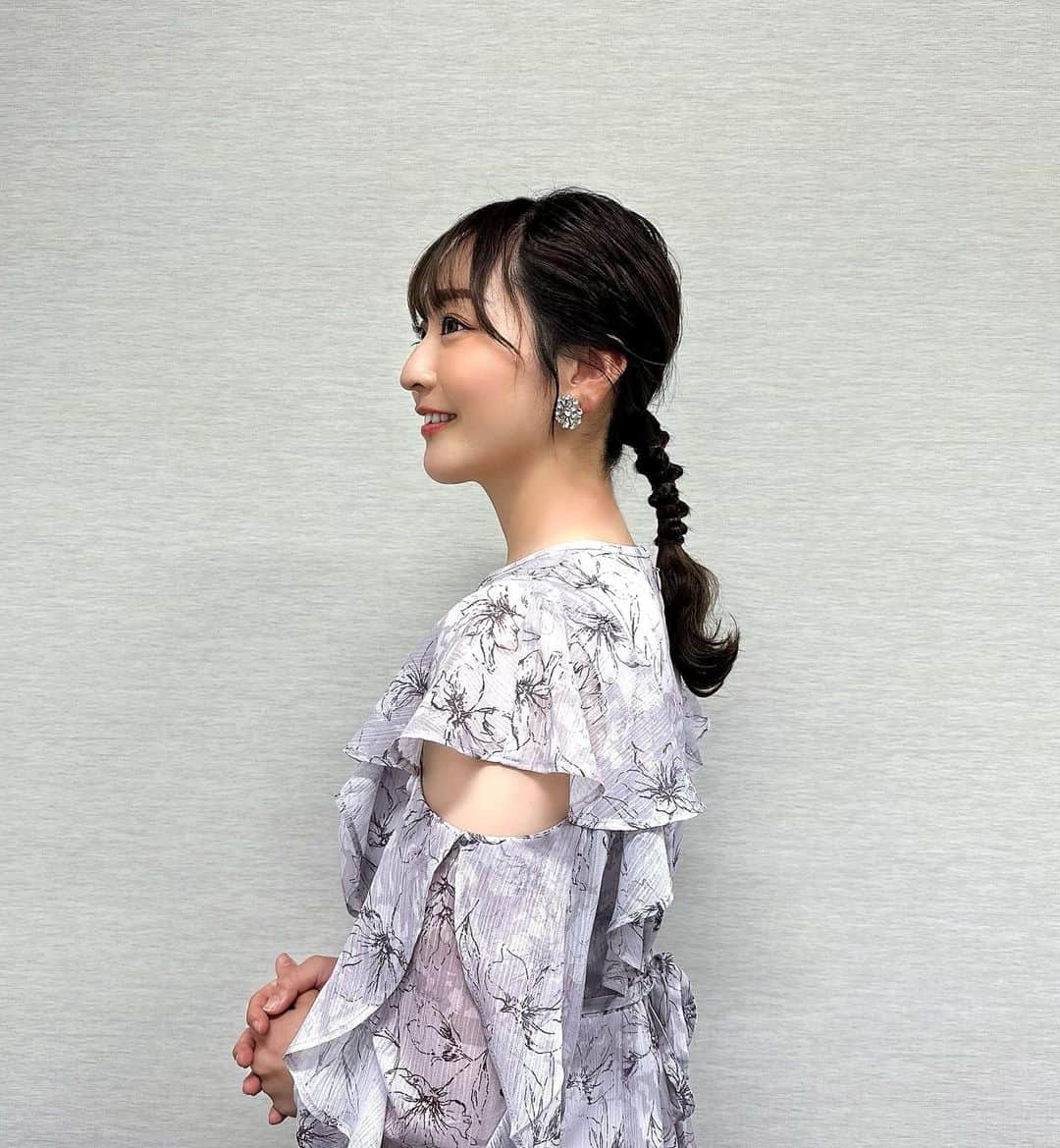長崎望未のインスタグラム：「.  みんなのスポーツ @minspo_tvtokyo   昨日の衣装です☺️✨ @rirandture_official   腕周りが結構あるけど うまいこと隠れてくれる かわちい衣装でした🤭笑  髪型もとても良い感じ…🫶🏻  みんなのスポーツ2月MC 今日で最後です☺️🙏🏾✨  終わったあとにすぐ インスタライブもあるので 放送見た後、よかったらそのまま インスタ覗いてくださいっ🥰🙏🏾  #みんなのスポーツ #みんスポ #rirandture」