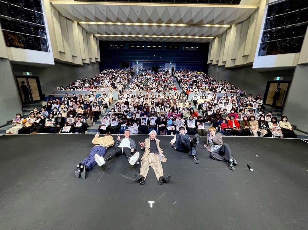 大野雄大のインスタグラム：「昨日は Da-iCE FUN MEETING TOUR 2023 in広島  またまた楽しい時間をありがとうございました✨☺️  苦手なゲームあったりと苦戦しましたが楽しい時間を過ごさせていただきました✨  そして久しぶりに広島に行ける事ができて嬉しかったです！！  残りはラスト東京公演🫡‼️  最後まで皆さんと一緒に楽しみたいと思います😁🤙」