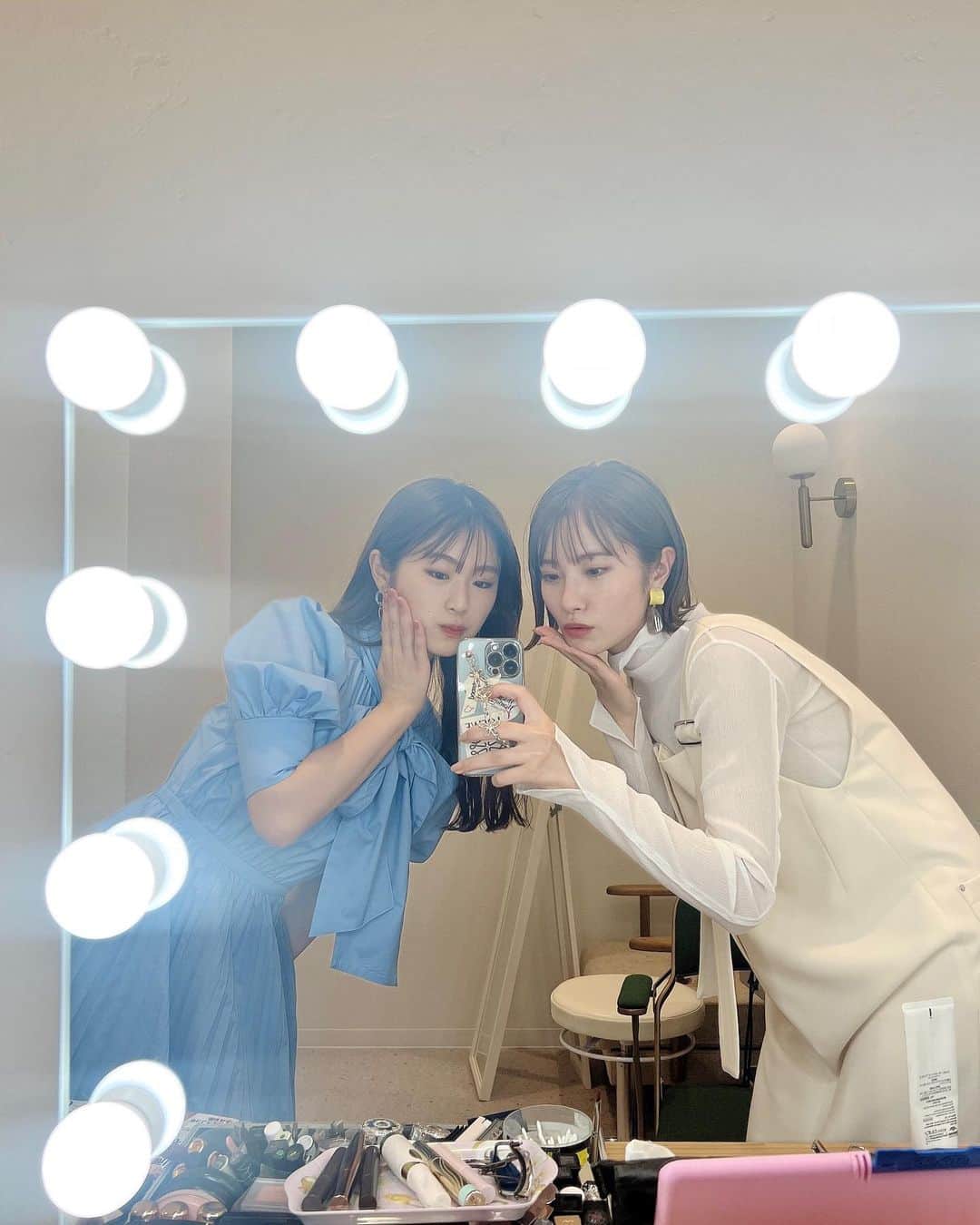 のインスタグラム：「お姉さんなぎこじ💍 ⁡ ⁡ ⁡ ▫️3月7日発売  #andgirl  ⁡ 凪咲さん、望叶、私の3人で 撮影していただきました!! ⁡ 三姉妹OL コーディネートは、 どタイプな系統ばかり、、✨ ⁡ 予約受付も始まっていますのでぜひチェックお願いします!! ⁡ #ショートカット #ショートヘア #ショートヘアアレンジ」