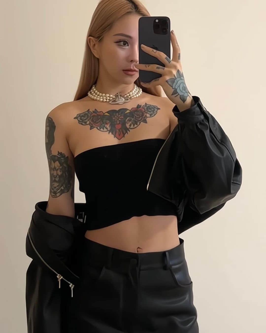 Abby Chenのインスタグラム：「生活不會因為你的苦難而對你手下留情」