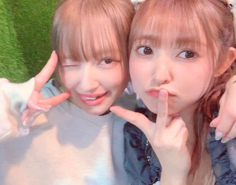 小野晴香のインスタグラム：「昨日お越しいただいた皆さんありがとうございました！  ゆあてぃｰもお忍び(？)で来てくださったりで ファンの方もビツクリよね😂😂 湯浅さんは、SKE時代 なんならオーディション時から (私たち地方組は特に)大変お世話になりました元劇場支配人🥸 SKEのぱぱ。  てか バタバタでゆいと衣装のまま写真撮れなかったので(皆が期待していたお衣装姿😉🙏) せめてもの2ｼｮを📸😋  改めまして皆さま最高な空間をありがとう Happyな1日になりました🐰🥂」