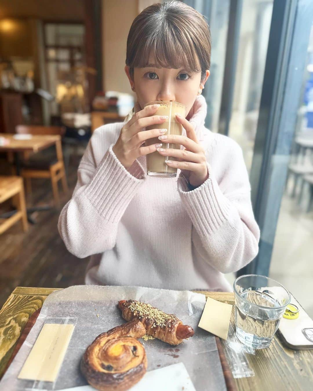 吉田奈央のインスタグラム：「幼馴染と朝ごはん🥐☕️🥰」