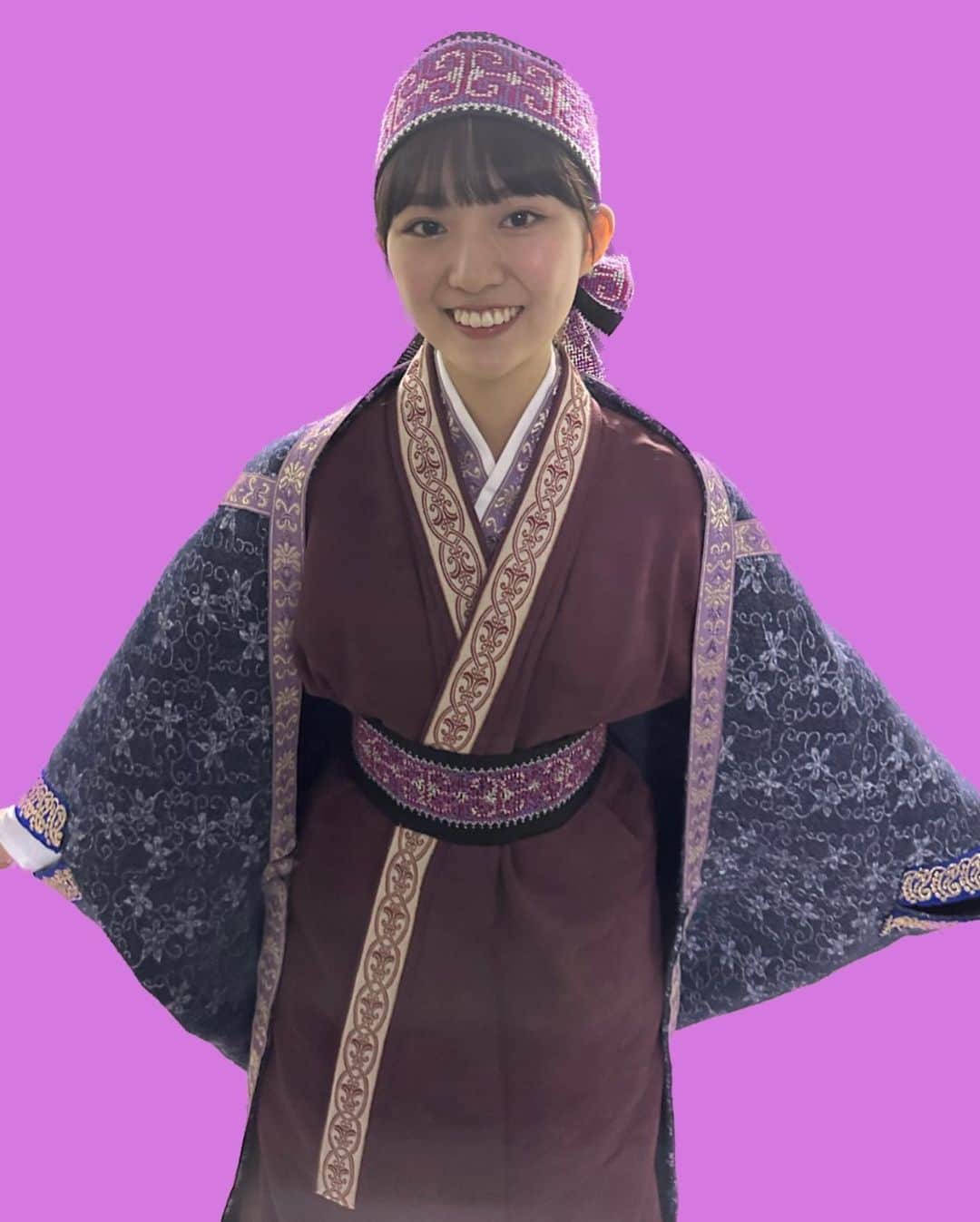 豊田留妃のインスタグラム：「カナタ🔮 丸さんの愛がこもったキラキラでかわいい大好きな衣装🦙 モモンガコートはカナタの大事な相棒🤭🤭なんちゃって🤭」