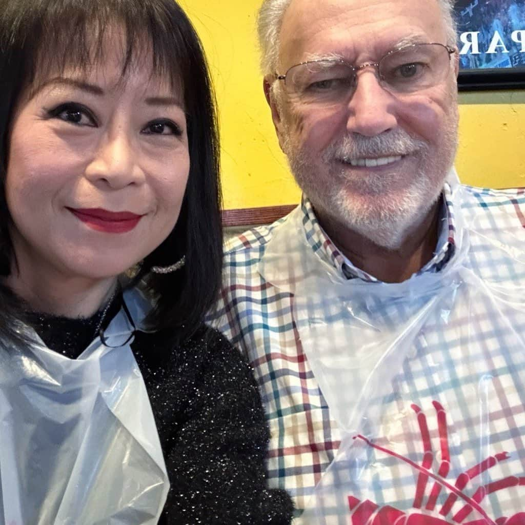 のインスタグラム：「Early dinner at Crab Corner ($1 Happy Hour Oysters‼️) followed by Piano Man the show. We only celebrated Jack’s birthday three times! 😆🎈🎂🎉#HappyBirthdayJack #February23 #🎂 #Maryland #Style #BlueCrabs #SoYummy #HappyBellies #RawOysters」