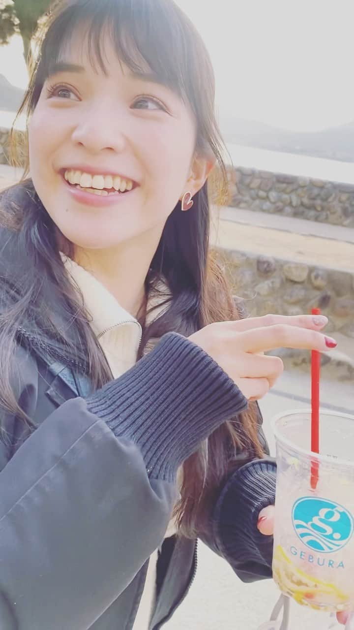 仮谷せいらのインスタグラム：「広島でレモンサワー飲んでから めちゃくちゃ好きになっちゃった🍋 東京帰って来てからも飲んでる、、、、🍋  宮島楽しかったなぁ💕  @gebura_miyajima のドリンク買ったら付いてくる このカップでおかわりすると🥤 おかわりドリンク200円でした…お酒も！ 食べ飲みしまくっちゃったぜ…🔥」