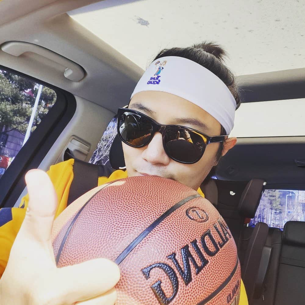 チン・グのインスタグラム：「. 농구하는날!  Let’s play basketball :)」