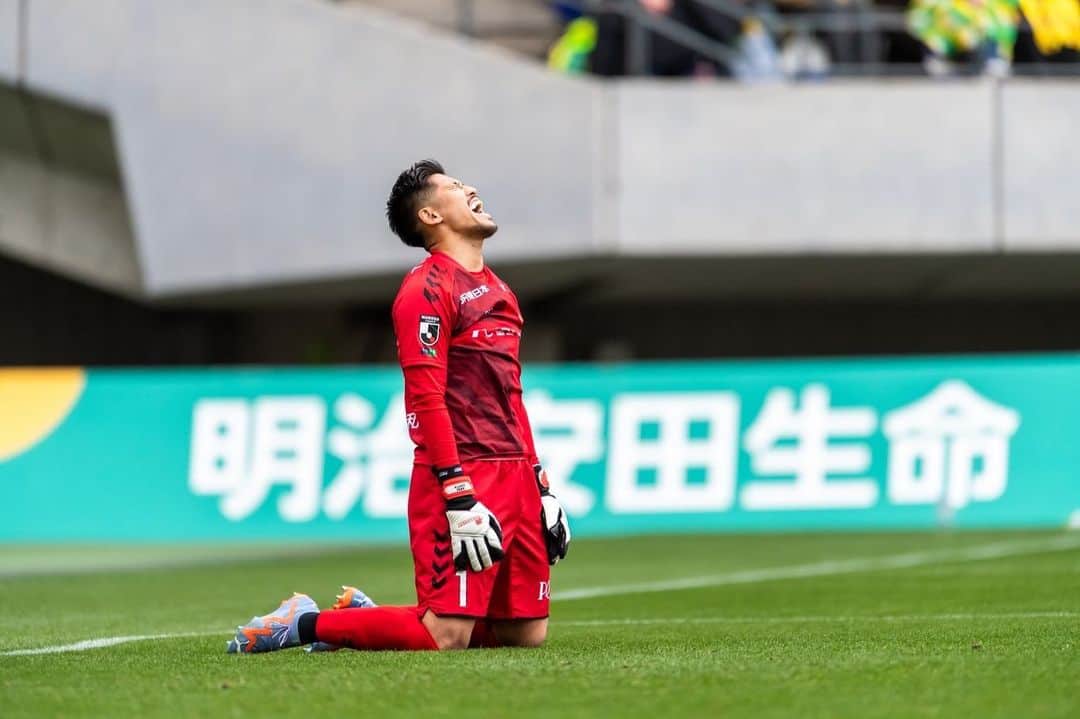 新井章太のインスタグラム：「山形　1-3●  ホーム開幕戦、スタジアム入りから素晴らしい応援ありがとうございました。 その期待に応える事ができずに悔しさだけが残りますが、選手として自分達を見つめ直し前を向いて、次節に向かいたいと思います。  来週こそ最高の一体感を魅せつけましょう‼️  #一体感 #jefunited #新井章太  @norm_inc  @norm_standard  @precovery_japan  @precovery_korea  @soccerjunky_official  @innhero_japan  @unical_calcium」