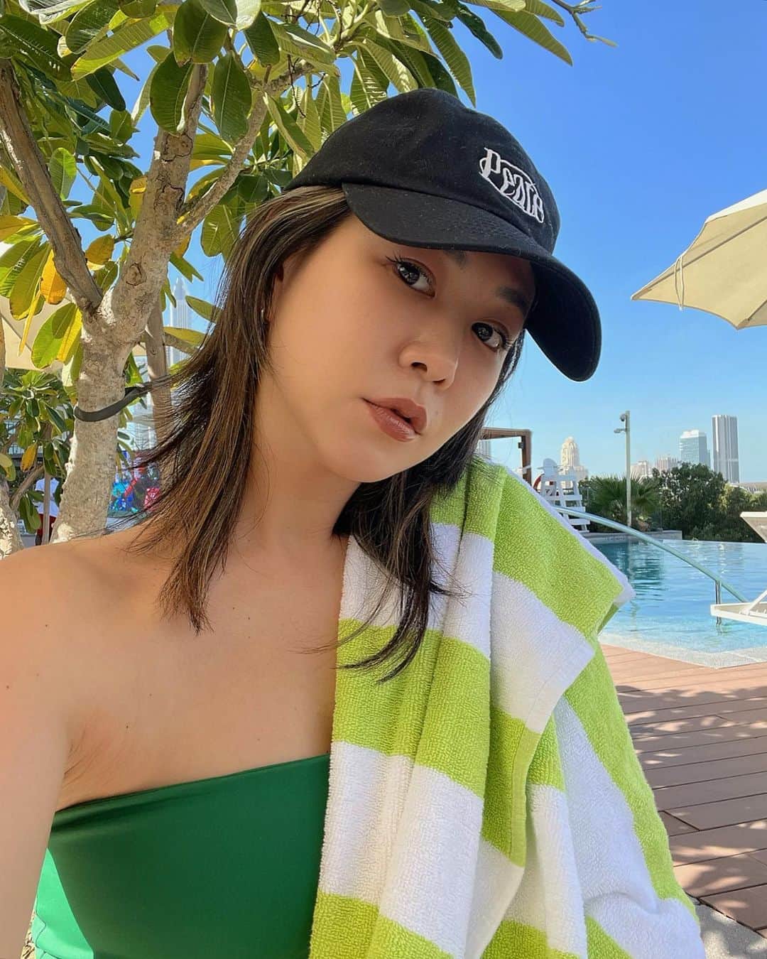 須田朱音のインスタグラム：「♡  Dubai行く前に、  @eden.tokyo.official で整えていただきました‼︎  左右の歪みと、右側の下垂が気になるので 元の位置に戻してもらいながら お肌にのハリも出る美容鍼✨  年齢的にも、たるみや歪みが気になるし日々生活してる 自分のクセなども意識できるようになってとても良き。  #edentokyokogao #美容鍼 #小顔彫刻 #鍼治療」