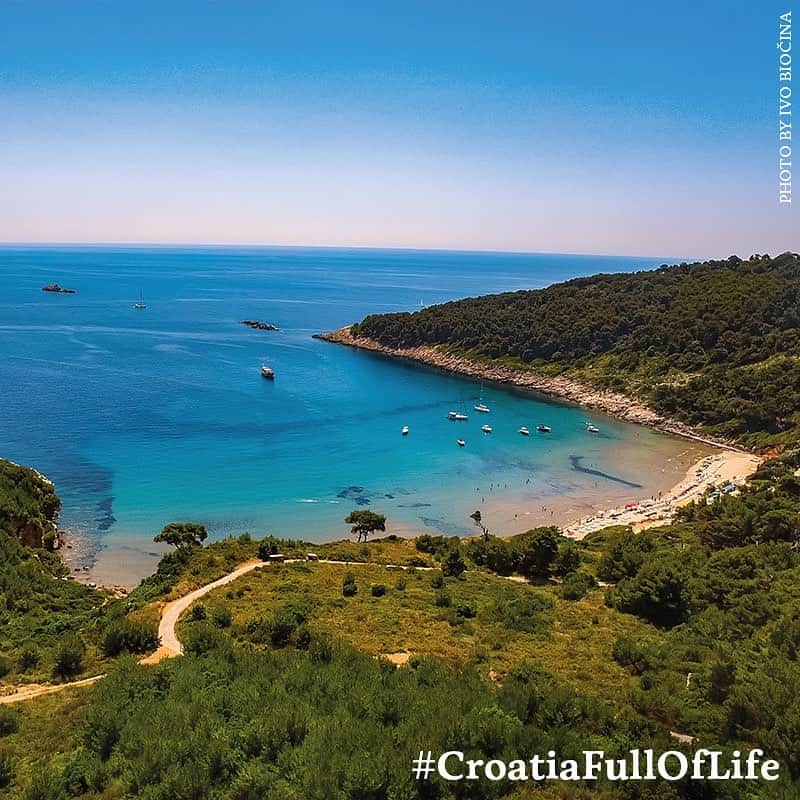 マリン・チリッチさんのインスタグラム写真 - (マリン・チリッチInstagram)「Just what the doctor ordered 😎💆‍♂️. But seriously, whether you're looking for an active adventure or just want to relax in peace and quiet, Croatia has got you covered with places to explore!  #CroatiaFullOfLife」2月26日 23時05分 - marincilic