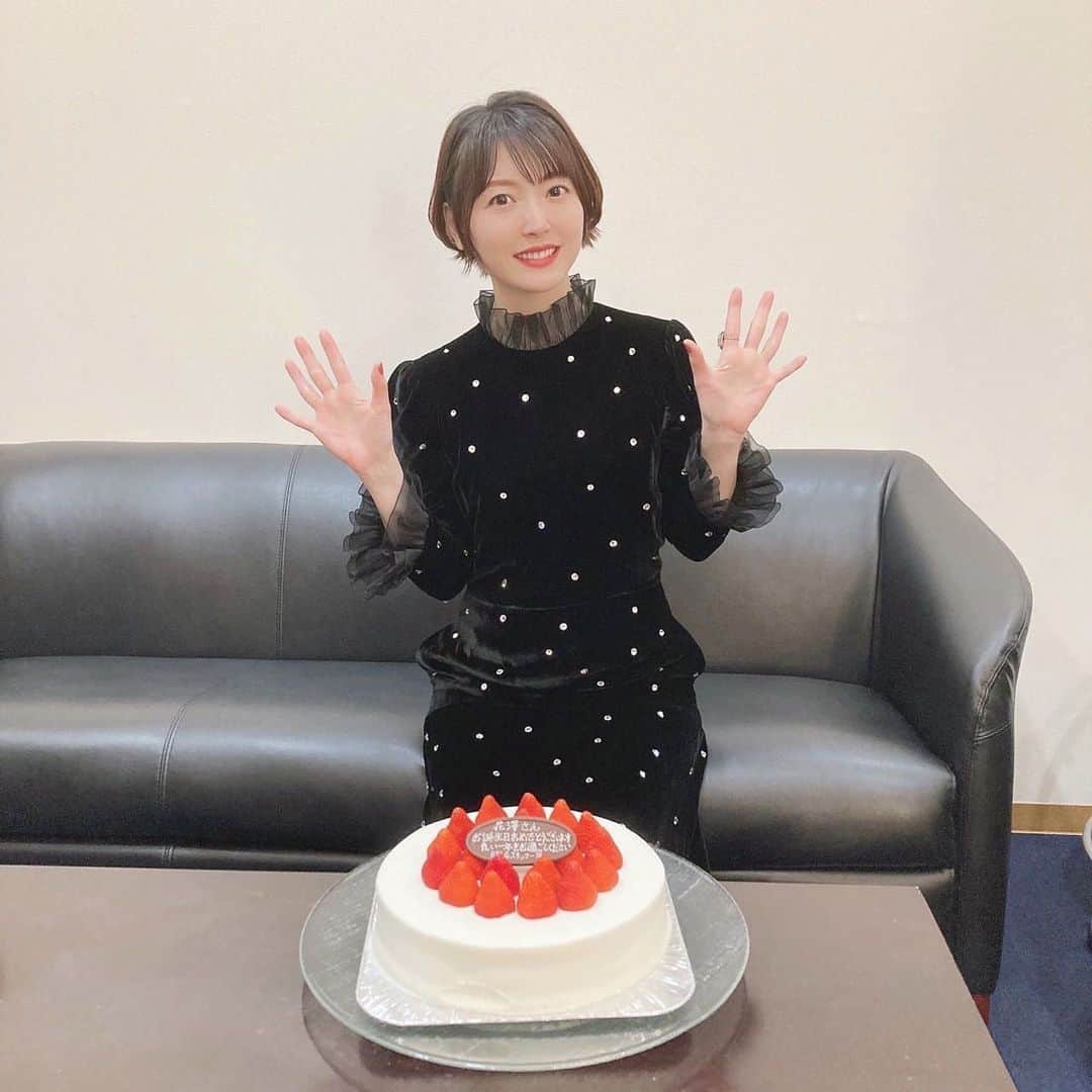 のインスタグラム：「. 誕生日にビルボードライブ東京公演🎂素敵な思い出になりました☺️🌸 皆さま、34歳もよろしくお願い致します！！！ #花澤香菜 #billboardlive」