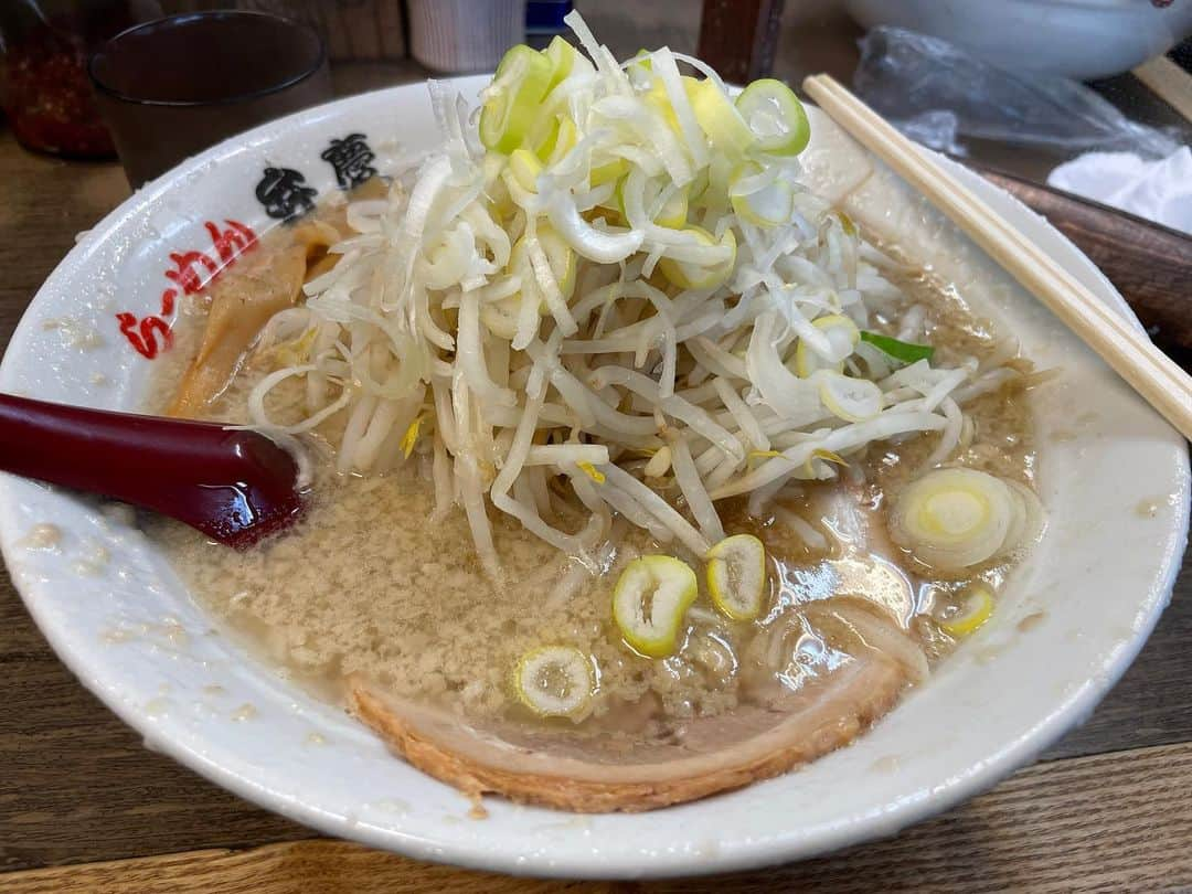 関沢圭司のインスタグラム：「久しぶりにコッテリラーメン。たまに食べたくなるんだよね〜😄  #弁慶」