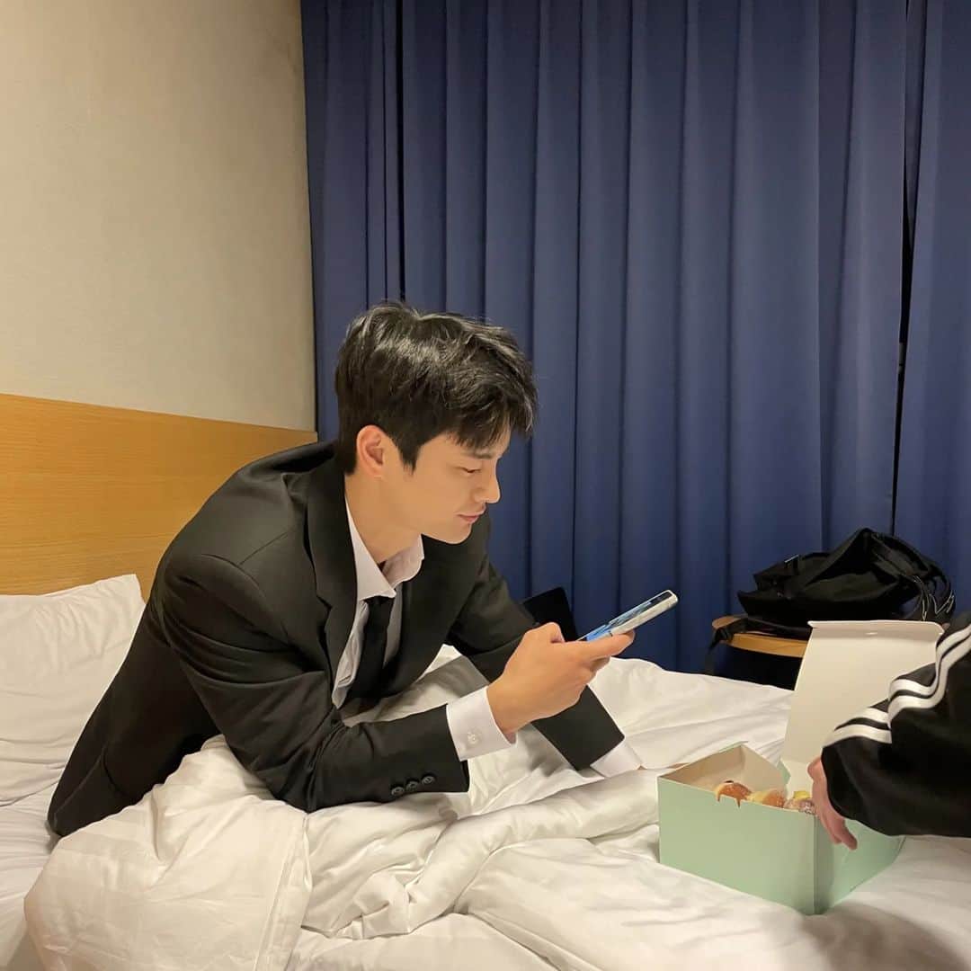のインスタグラム：「요즘 당 많이 땡긴다..」