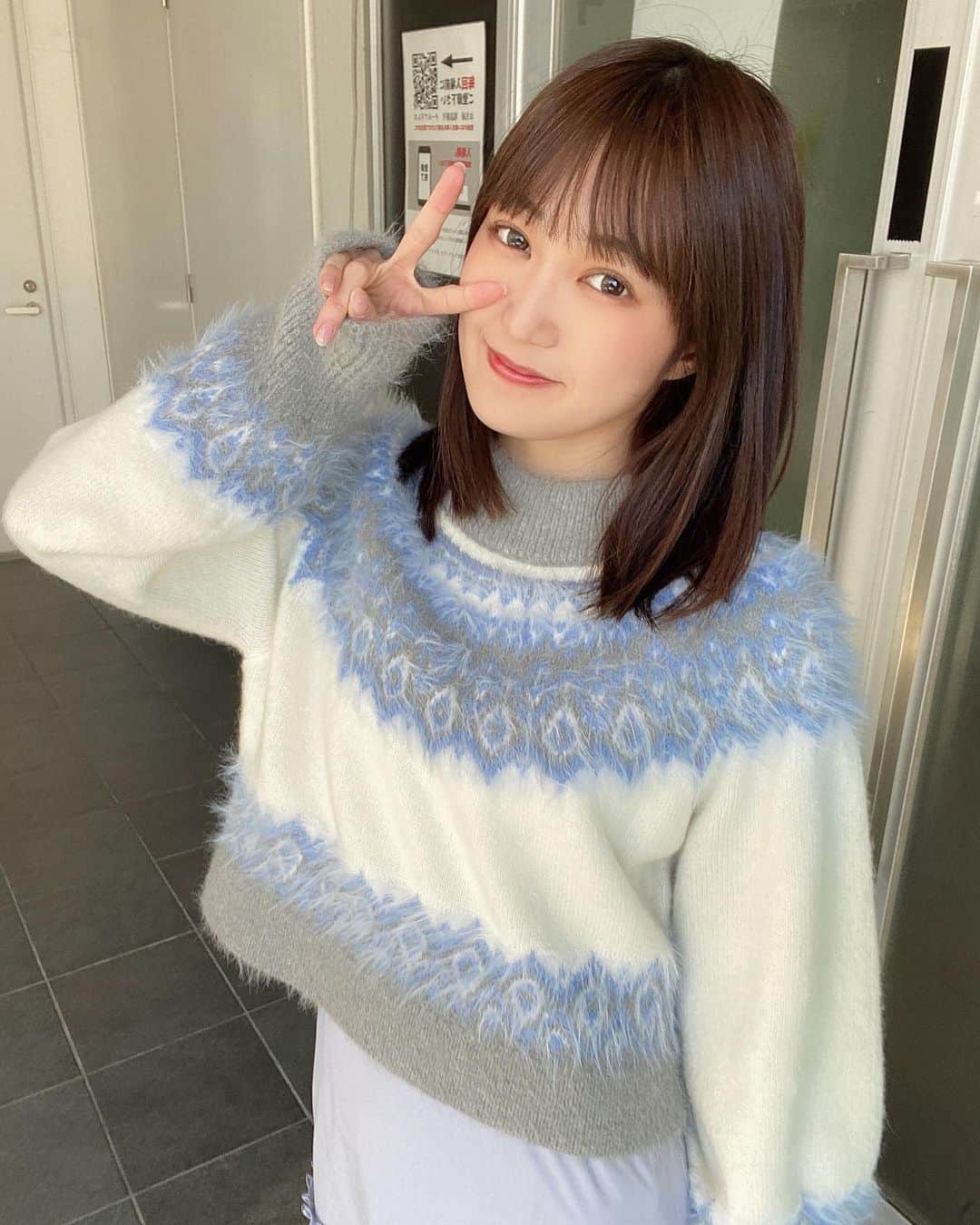 井川なつのインスタグラム：「お気に入りの私服たちローテーションで着てるから、同じ服ばっか着てるかも🐱 • • #私服 #私服コーデ  #ニットコーデ #ニット #farfar #アイドル #idol #japaneseidol #fyp #おすすめ #いいね」