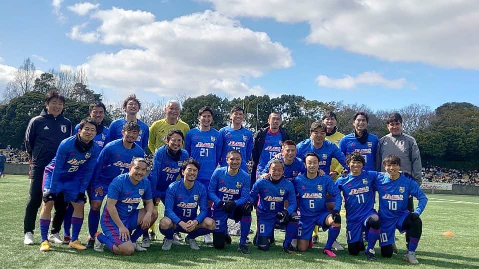 佐藤勇人のインスタグラム：「宝くじスポーツフェア ドリームサッカー 日本代表OBがやってくる in 春日 (福岡県春日市)  午前中は子供達とのサッカー教室、午後は春日市選抜の皆さんとの試合。 天候にも恵まれ沢山の方々が観戦しに足を運んでくださいました。  サッカー教室ではモトさんとタマさんと一緒に^_^ 試合では寿人とのワンツーで1ゴール⚽️  宝くじさん、春日市の皆さん、イベントの準備をしてくださった皆さん、ありがとうございました！  #宝くじ #宝くじドリームサッカー #春日市 #本山雅志 さん #玉田圭司 さん #佐藤勇人」