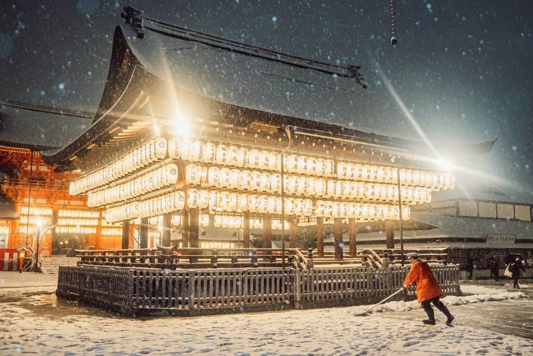 Sonoda COO Yukiyaのインスタグラム：「If I could go back to that time again. Snowy days in Kyoto. It was really beautiful in the once-in-a-decade heavy snowfall （But really really cold 🥶）.  #kyoto #kyotojapan #kyotophotographer #japanphotographer」