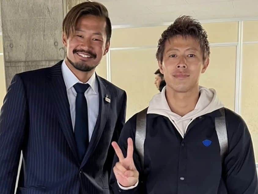 渋谷飛翔さんのインスタグラム写真 - (渋谷飛翔Instagram)「昨日も応援有り難うございました。試合後にパチリ 次はピッチの上で戦えるように頑張ります！ ユニ２枚目ゲットだぜー(笑)」2月26日 17時49分 - tsubasashibuya18