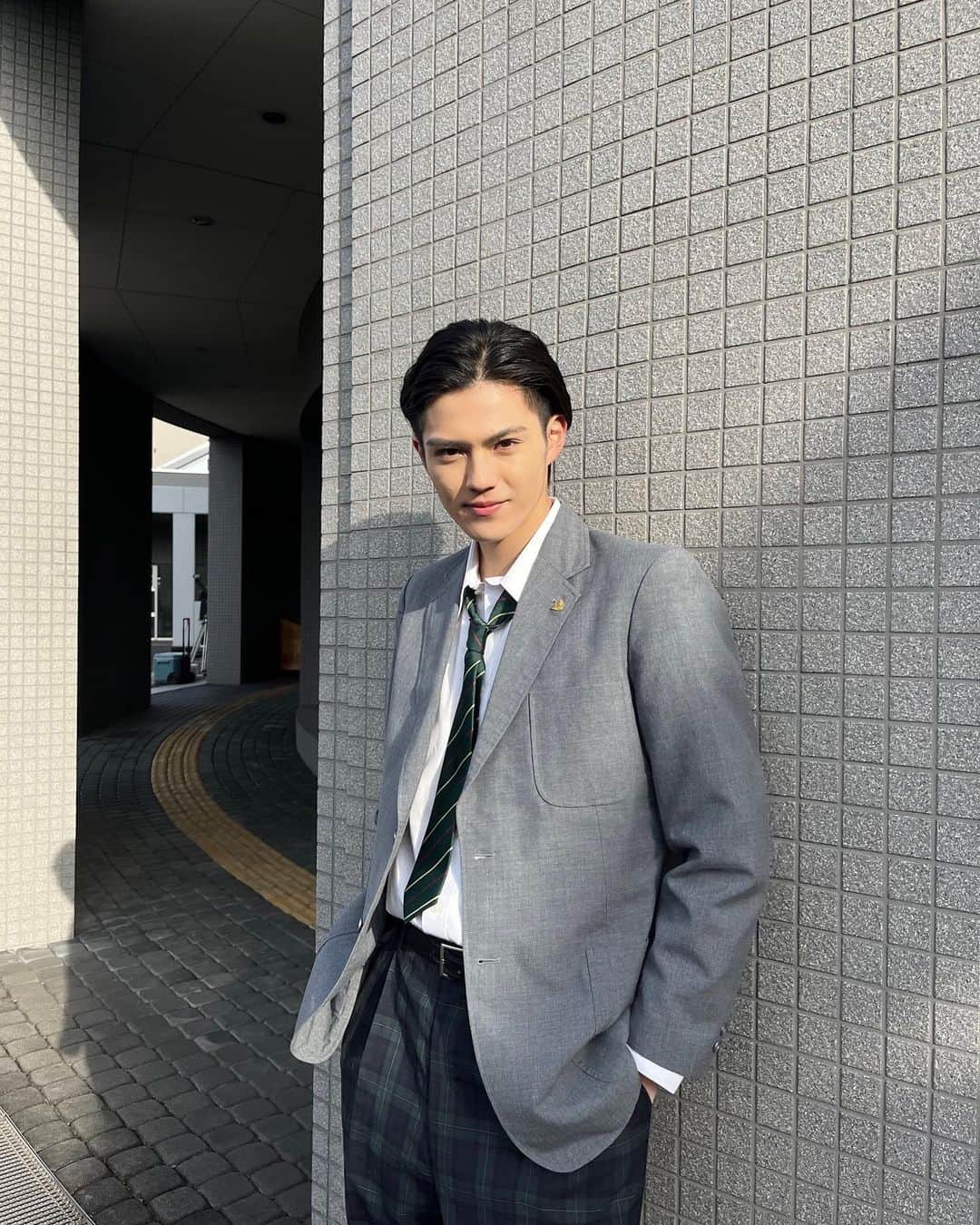 のインスタグラム：「#24🦊 Thank you . 高校時代の浮世英寿はどうでしたか？ 高校生の時から強い……。。。 サポーター全員変身も痺れましたね。 . 来週の25話もお楽しみに！ . #仮面ライダーギーツ」