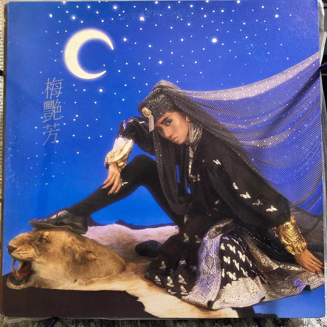 のインスタグラム：「片付けで出てきたアニタ・ムイ（梅艶芳）のレコード。The 80's...」