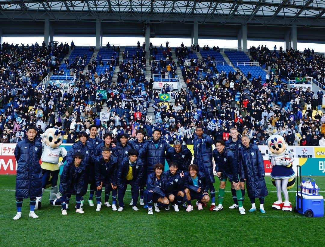永石拓海さんのインスタグラム写真 - (永石拓海Instagram)「次も勝つよ。 ホームで連勝する🔥  セレッソサポーターの皆さんも 拍手で迎えてくれてありがとうございました。  #jリーグ  #サッカー  #soccer  #football  #明治安田生命j1リーグ  #avispafukuoka  #永石拓海」2月26日 18時30分 - nagaishi0216