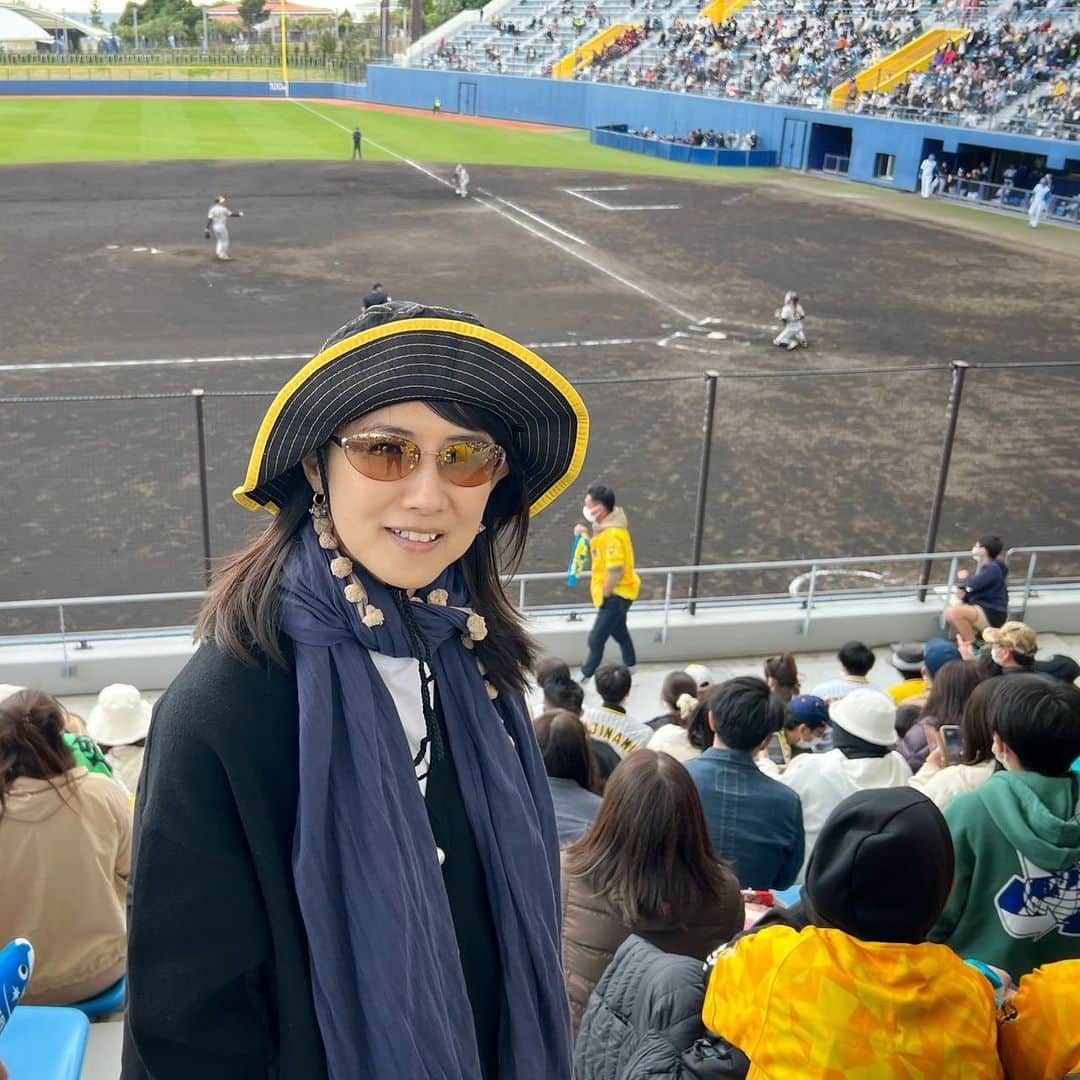 中江有里のインスタグラム：「タピックスタジアム名護に来た！  #中江有里  #阪神タイガース」