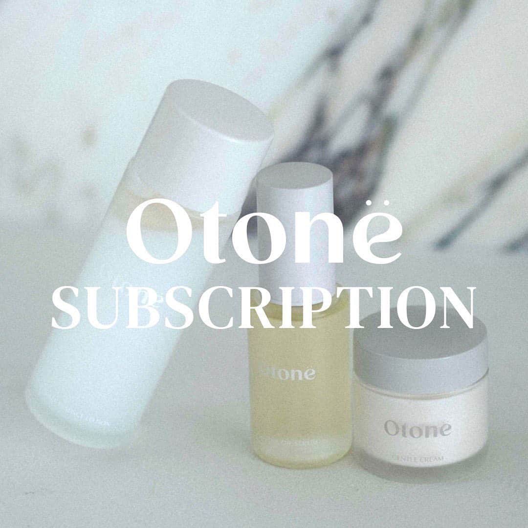 エリーローズのインスタグラム：「Otonëのサブスクリプションサービス開始いたしました🕊️  「試したらすごく良かった」「定期的に購入したい」とリピートしてくださっている皆さまから沢山のお声にお応えして、Otonë商品の定期購買サービス（サブスク）がスタートしました✨  サブスクリプションサービスを利用すると、定期的にOtonë商品が自宅に届き、送料無料でのお届けとなります。  サブスクリプションのメニューは、 ・OTONË PERFECT SET　￥18,200 内容：ローション（120ml） / セラム（45ml） / クリーム（50ml）  ※OTONË PERFECT SETのみ、2回目以降内容をお好きな組み合わせに変更可能です。 内容により価格も変更になります。  • DOUBLE ESSENCE LOTION　 ¥9,600 内容：120ml × 2本  • RITUAL OIL SERUM ¥13,200 内容：45ml × 2本  • GENTLE CREAM ¥13,200 内容：50ml × 2個  毎日使うものだからこそ続けやすい内容でご用意しておりますので、ぜひOtonëのサブスクリプションサービスをご活用ください🤍   お申込みリンクはプロフィールから👆🏼 @otone_official   #otoneskin #サブスク #サブスクリプション」