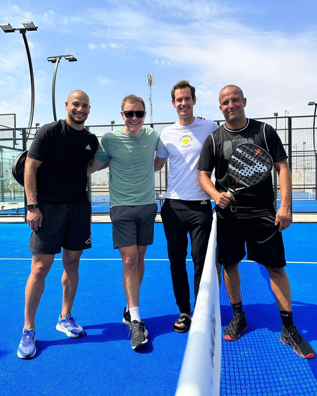 アドレーヌ・グェディウラのインスタグラム：「Starting the week with padel is always a good idea X my old friend from @wolves @physiophilhayward 🐺, it was good to catch you mate! my bro @keeponrizing & the tennis #legend @andymurray 👏🔥 Thank you guys, it was lovely ✨」