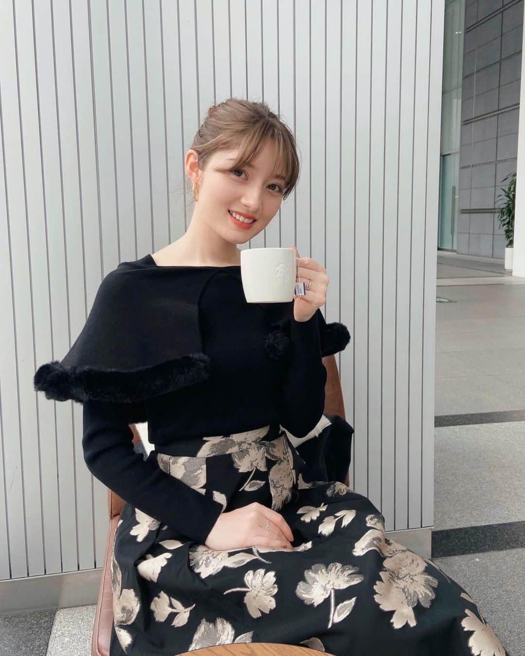 ティファニー春香さんのインスタグラム写真 - (ティファニー春香Instagram)「.  母とお出掛けした日☕️♡ 素敵なお洋服だねと褒められました✨ お気に入りです！♪  今月も残りあと2日、 今週で3月になりますね！✨ 春の訪れが近付いてきて嬉しい🌸  明日からまた新たな1週間頑張りましょうね!!💗  #february」2月26日 19時12分 - tiffanyharuka