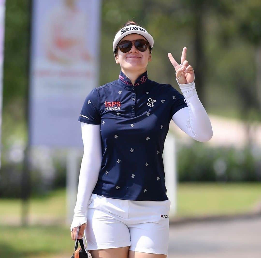 ハナ・グリーンのインスタグラム：「Peace out Thailand 🥹 not my best stuff this week but we move on! Next up @hsbcwomensgolf ✌🏼」