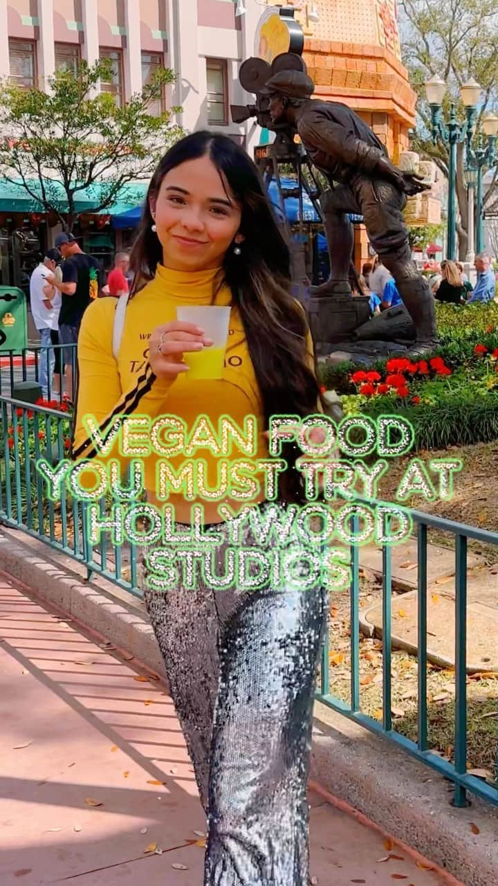 DIAZ Melanieのインスタグラム：「✨ Food you MUST TRY at Hollywood Studios✨  #plantbased #vegan #govegan #food #disney #disneyfood #hollywoodstudios #starwars #toystory #starwarsworld #eatvegan」