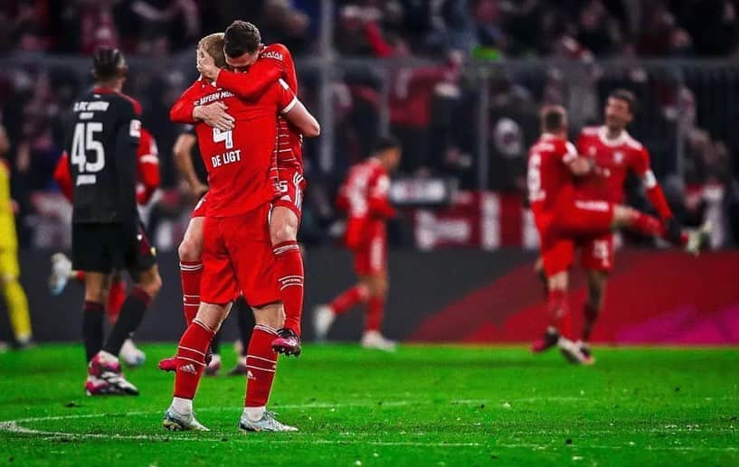 マタイス・デ・リフトさんのインスタグラム写真 - (マタイス・デ・リフトInstagram)「Really good perfomance from the team on a snowy evening @fcbayern ❄️🙏🏼」2月27日 4時49分 - mdeligt_