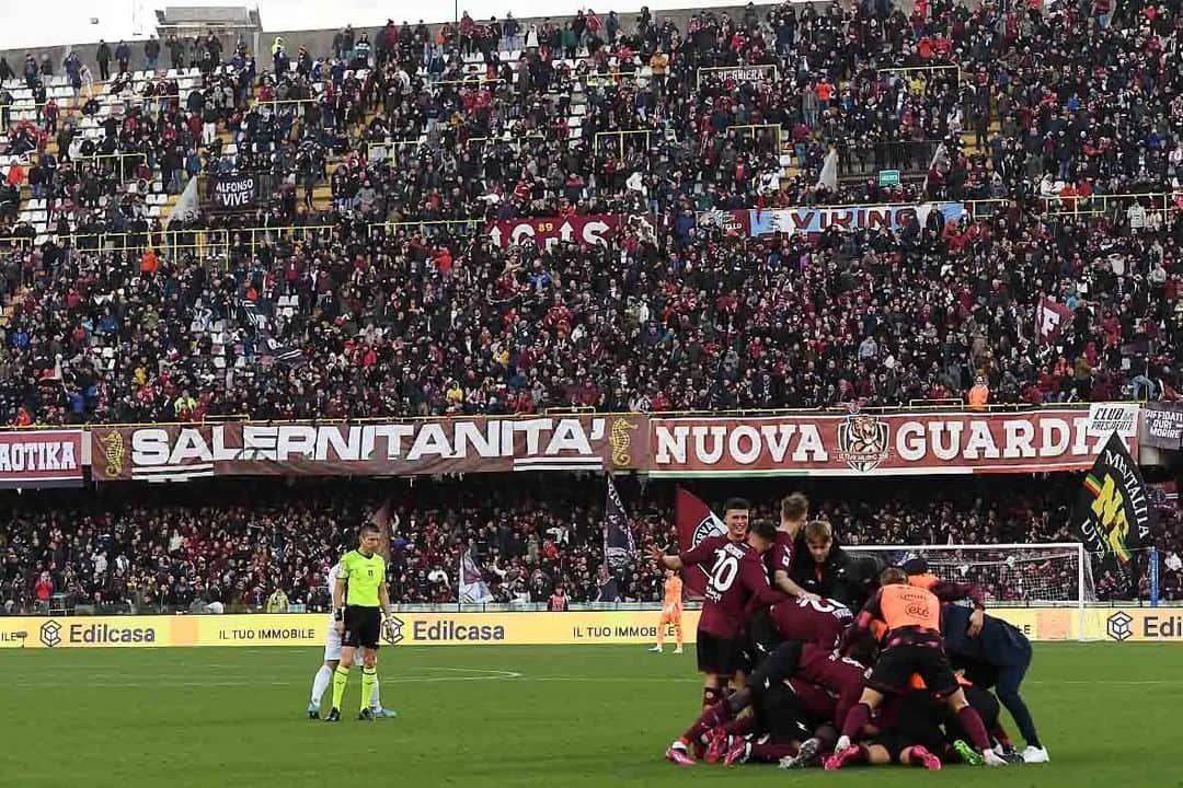 ノルベルト・ジェンベールのインスタグラム：「Solo un piccolo passo avanti, la strada è ancora lunga, forza Salernitana +3 🇱🇻💪 @ussalernitana1919official  @francescopecorarofotografo  #forzasalernitana #forzagranata #victory #team #macteanimo」