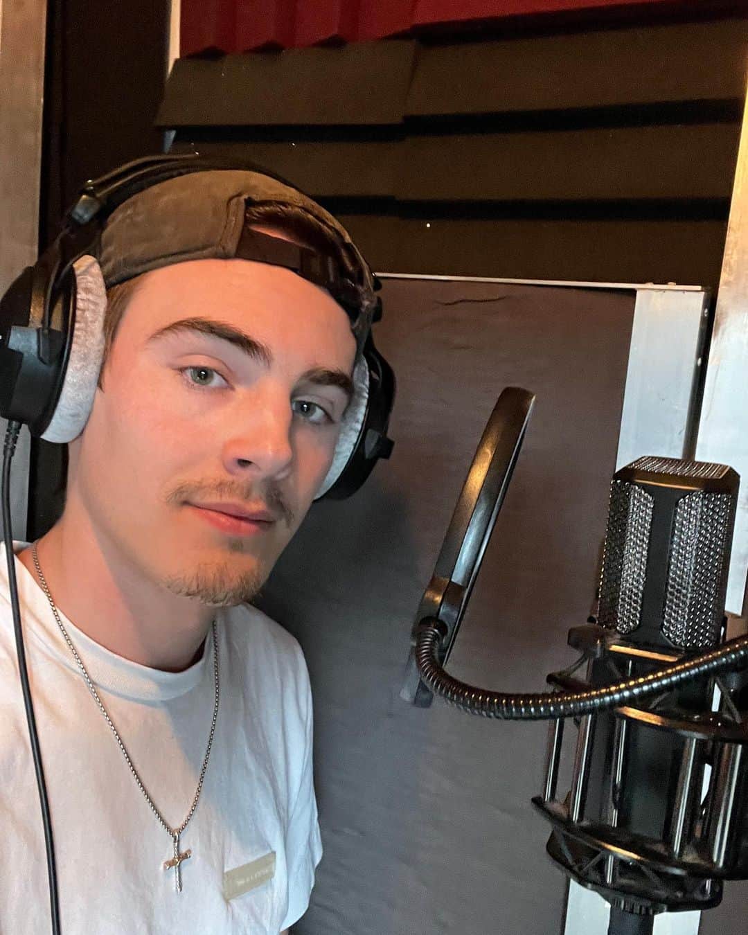 のインスタグラム：「Surpriseee I’ve been busy making an album for you.」