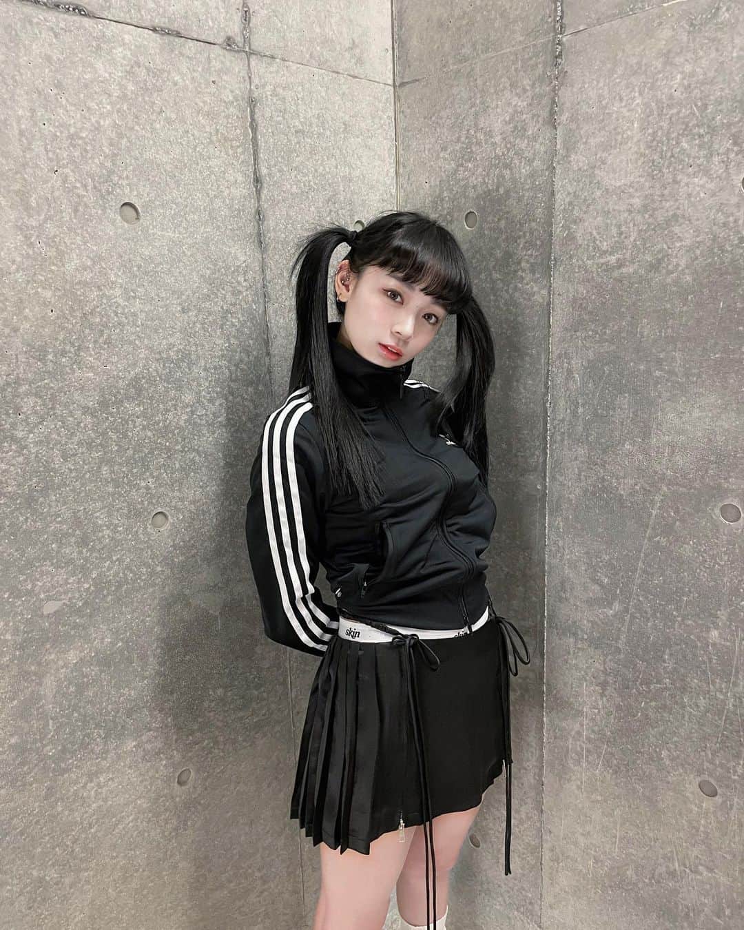 ゆらのインスタグラム：「超アデダスの日 #stansmith #スタンスミス」