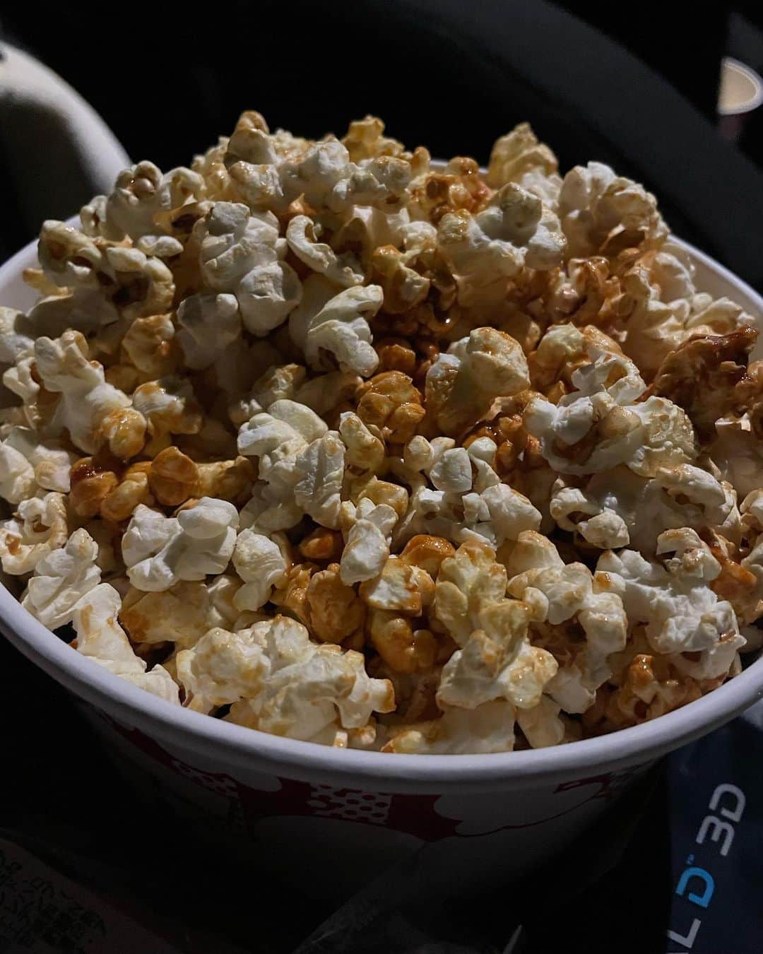 後藤夕貴のインスタグラム：「🎞  何度観ても泣いてしまう作品、何年経っても観たくなる作品  #タイタニック #ポップコーン減らない」