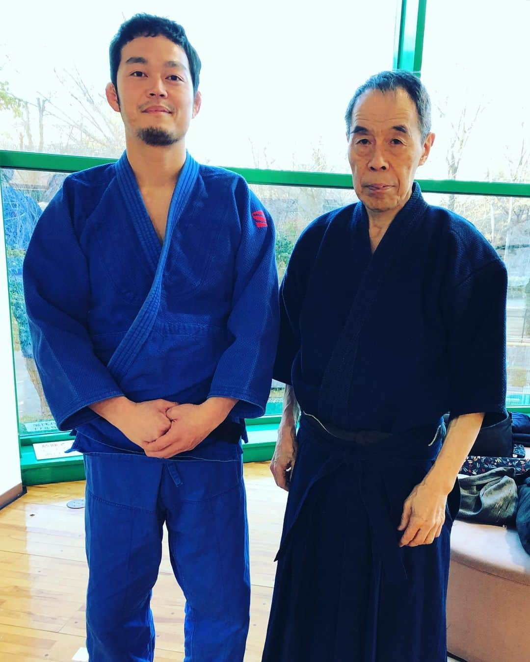 福田洋さんのインスタグラム写真 - (福田洋Instagram)「日本を代表する武術研究家・甲野善紀先生と。  先生の稽古会には数回参加させて頂いておりますが、見た目から想像のつかない重たくて速い技の数々、恐れ入ります。  世の中には色んな趣味がありますが、武術家の方々の熱心さは特にすごいです。負けじと励んでいきたいと思います。  #プロレス #プロレスラー #prowrestling #prowrestler  #basara_pw #古武術 #judo #柔道 #武術 #martialarts #甲野善紀 先生」2月26日 21時35分 - trans_am_hiroshi