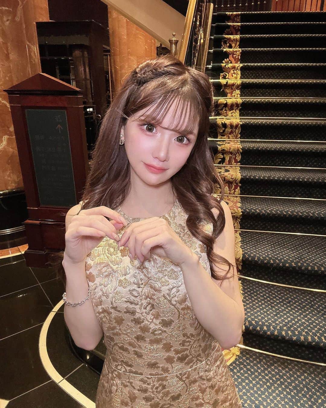 にゃいりんのインスタグラム：「パーティーに出席してきました👸💛  haircolour / @____sawako」