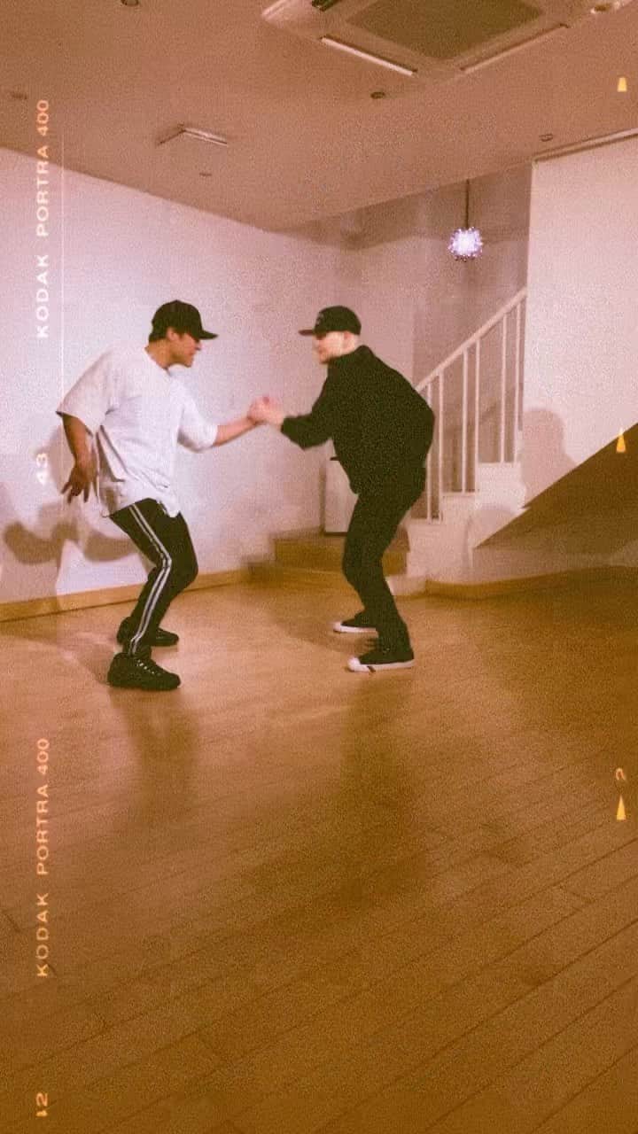 谷内伸也のインスタグラム：「10代からの友人、 SHIDO( @shido_410 )とゆったりセッション！  #dance #breaking」
