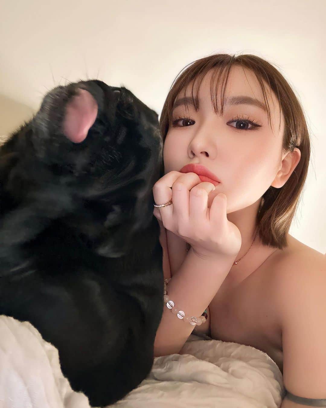 RIOさんのインスタグラム写真 - (RIOInstagram)「もはや犬じゃなくなってる🙄🐶 毎日仲良く一緒に寝てるよ🫶」2月26日 22時00分 - reily_rio