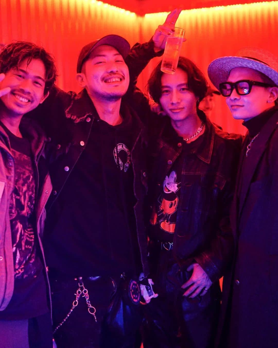 DJ FUMIのインスタグラム：「花粉症、はじめました(白目) ダレカタスケテ はち君ショーお疲れ様でした👏」